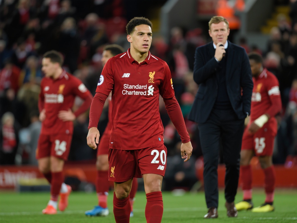 内维尔：利物浦未如预期下滑，斯洛特缔造辉煌赛季